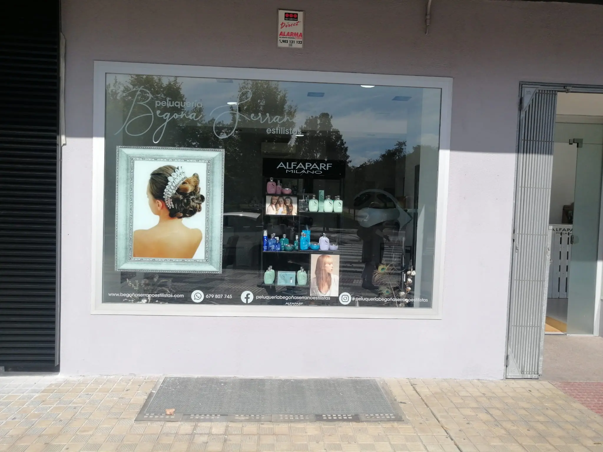 Fachada del salón Begoña Serrano Estilistas